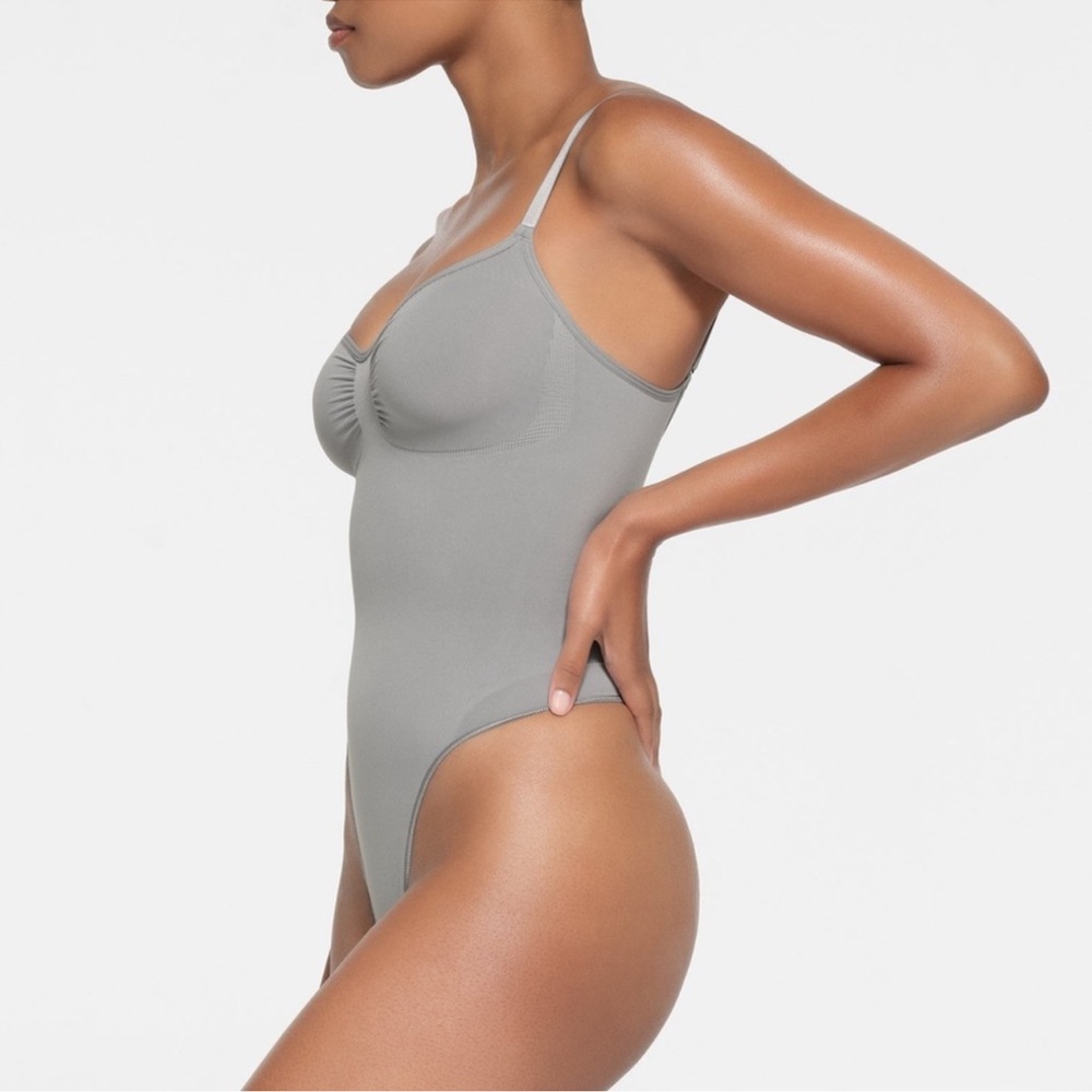 NWT Seamless Sculpt Thong Bodysuit